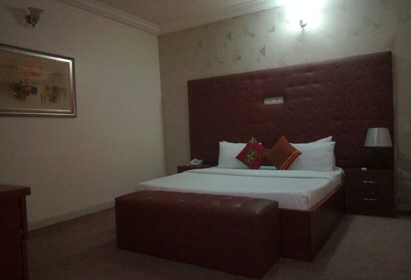 هتل Bjorne Classic Suites