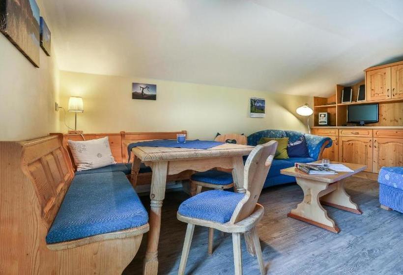 Hotelli Haus Wiesenrand Kurz