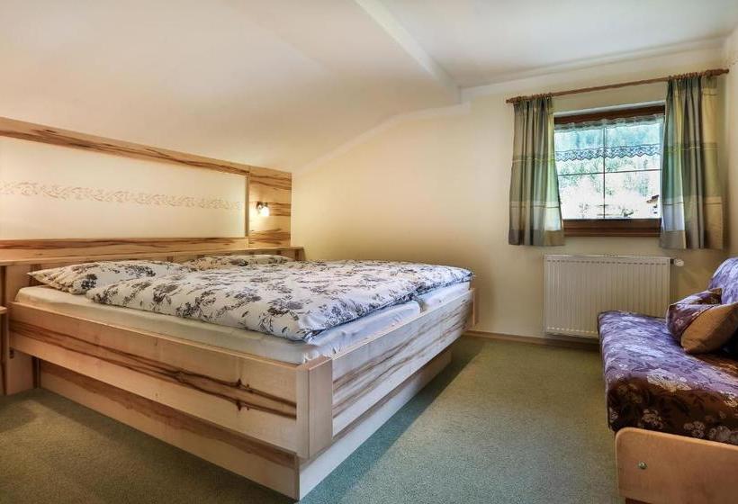 Hotelli Haus Wiesenrand Kurz