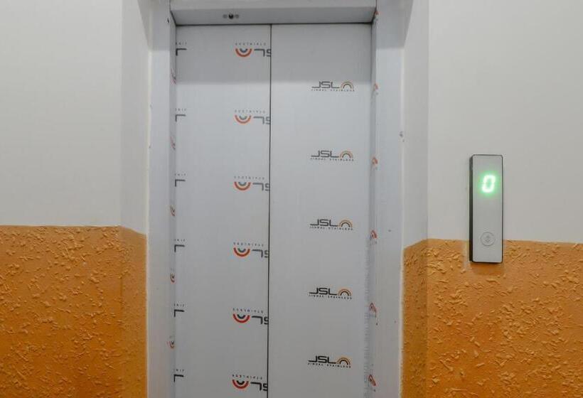 호텔 Santa Maria Near Indiranagar Metro Station