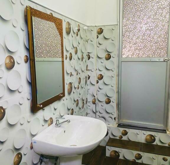 פנסיון Thambara Gueust House