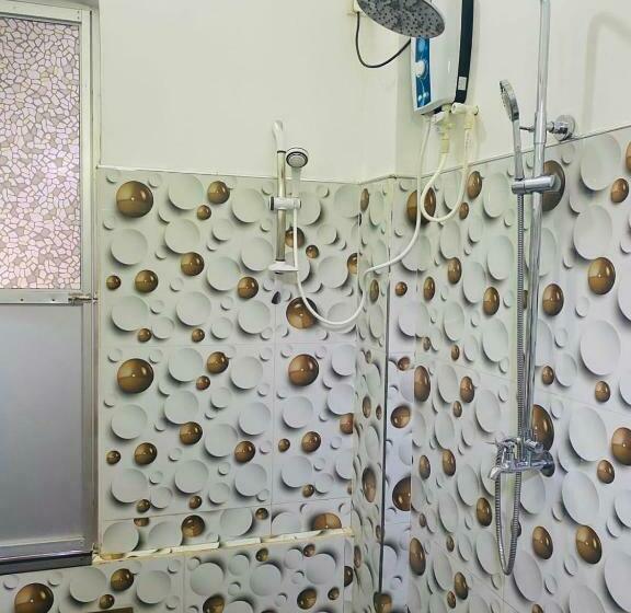 פנסיון Thambara Gueust House