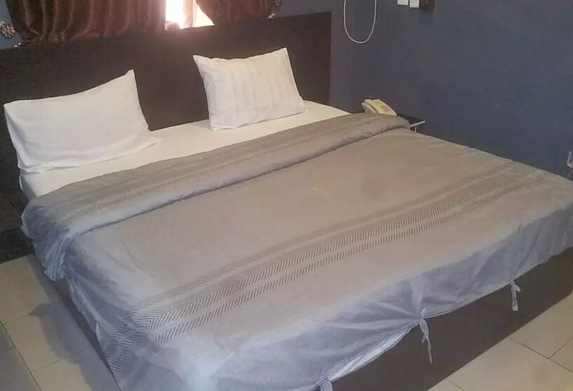 Allan Keri Hotel And Suites