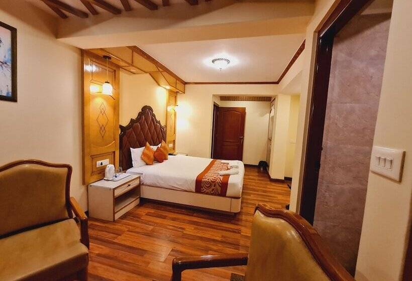 Hotel Omega Residency