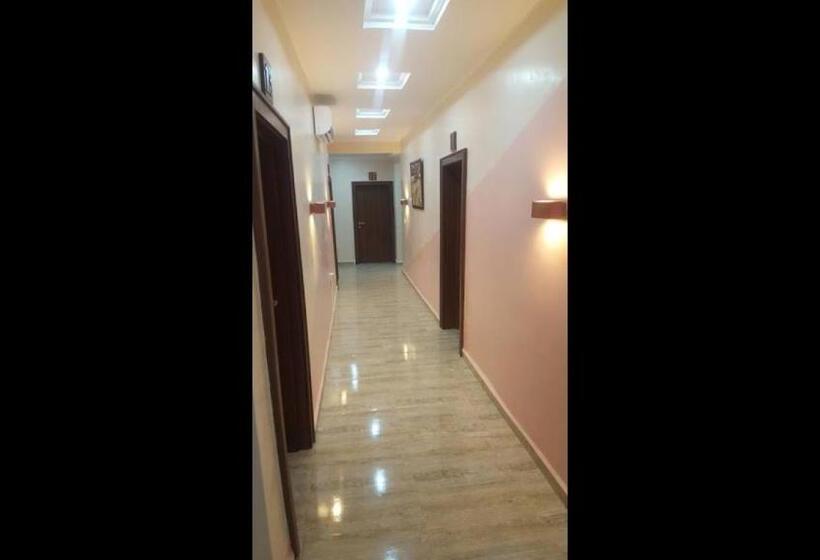 پانسیون Room In Lodge   Lois Hotel Abuja