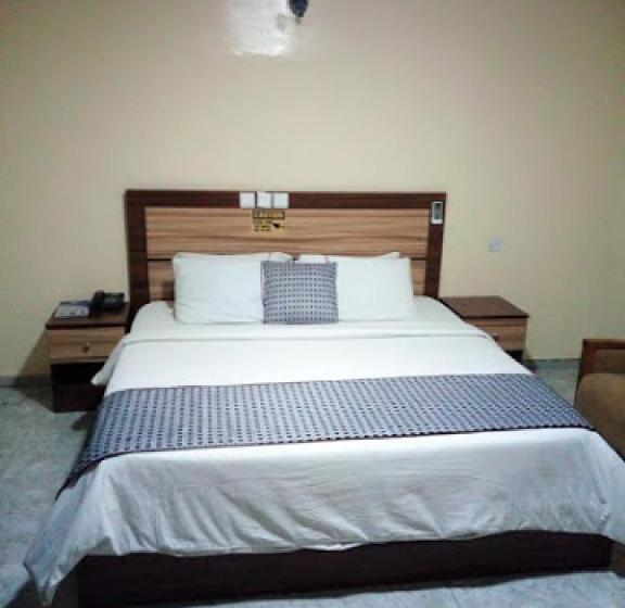 پانسیون Room In Lodge   Lois Hotel Abuja