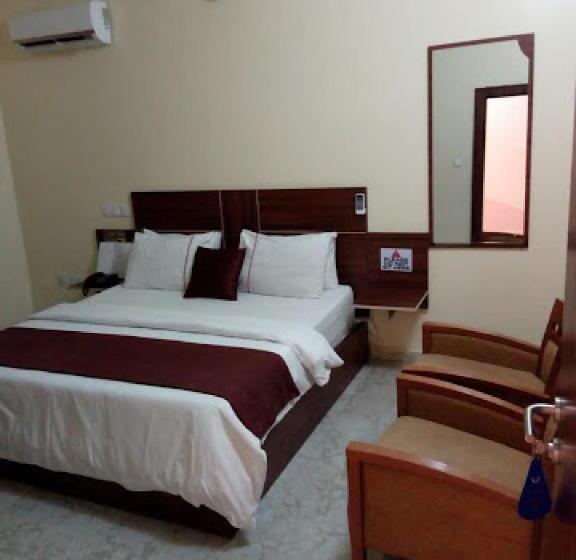 پانسیون Room In Lodge   Lois Hotel Abuja