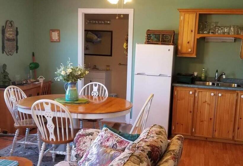 St Ann S Motel & Cottage