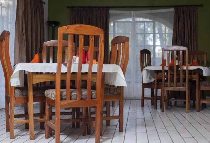 تختخواب و صبحانه The Ad Lib Executive Lodge