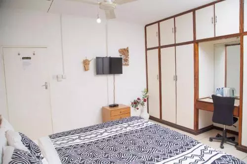 تختخواب و صبحانه The Ad Lib Executive Lodge