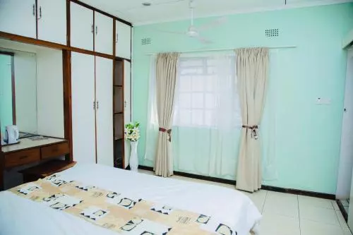 تختخواب و صبحانه The Ad Lib Executive Lodge