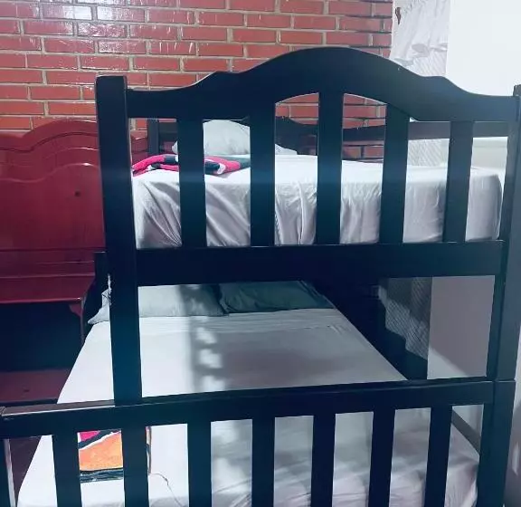 هتل Los Guacamayos La Ceiba