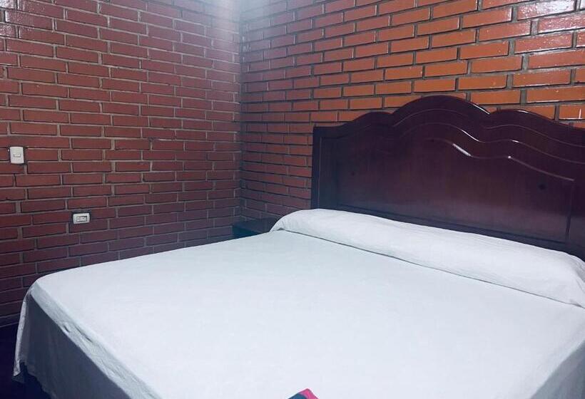 هتل Los Guacamayos La Ceiba