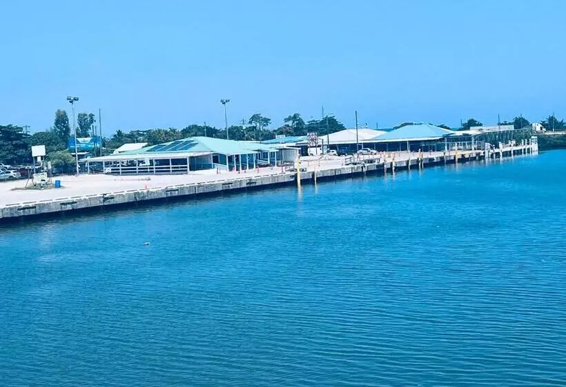 هتل Los Guacamayos La Ceiba