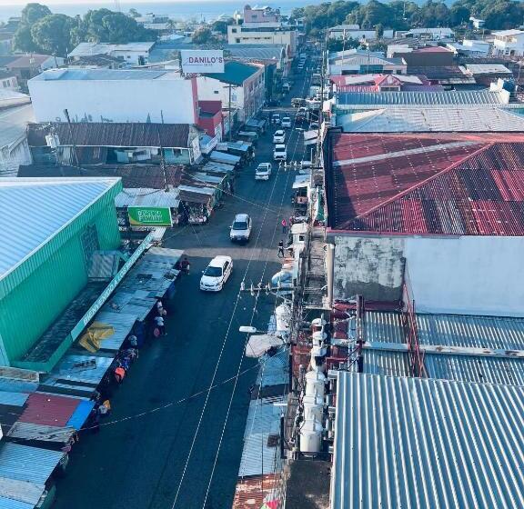 هتل Los Guacamayos La Ceiba