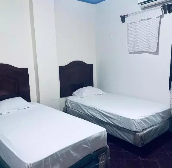 هتل Los Guacamayos La Ceiba