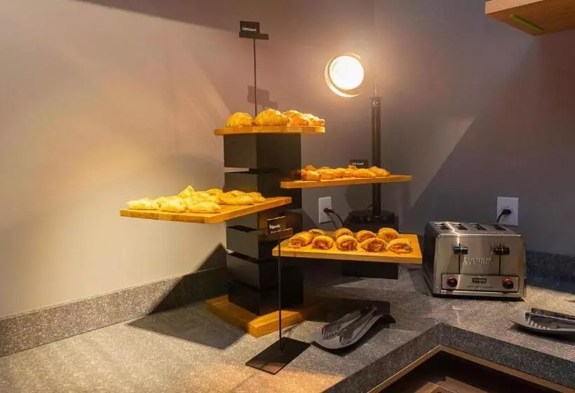 ホテル Ibis Styles Porto Alegre Moinhos De Vento