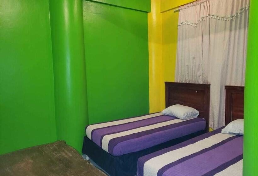 هتل Los Guacamayos La Ceiba