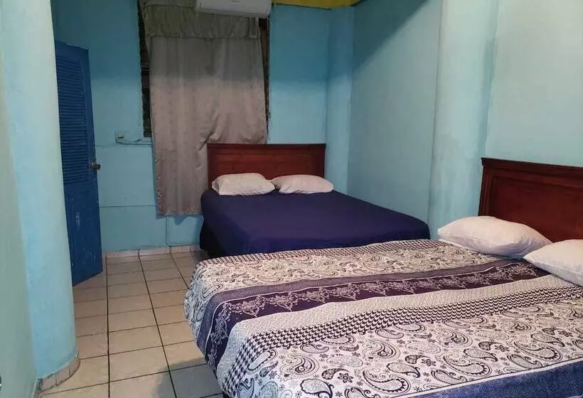 هتل Los Guacamayos La Ceiba