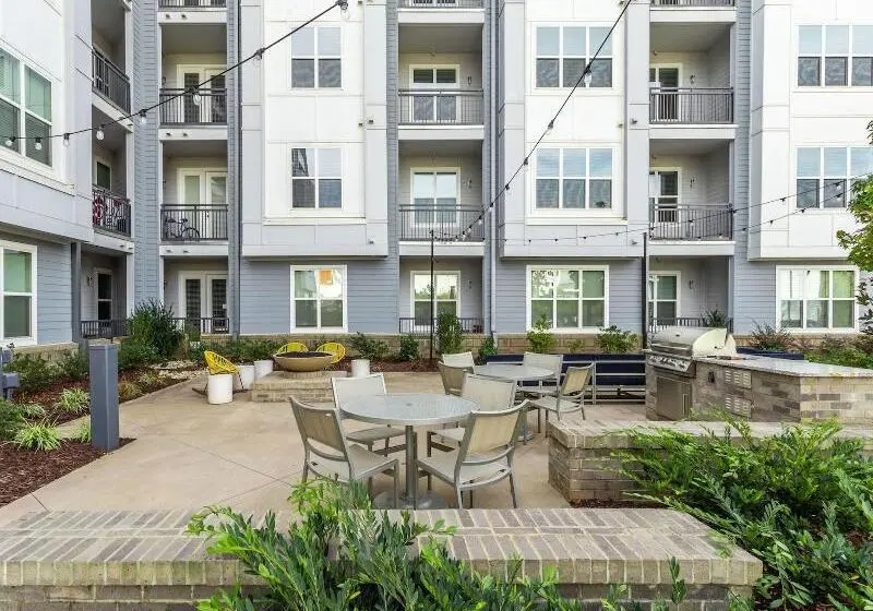 Kasa Freemorewest Charlotte