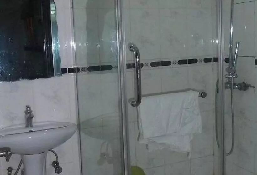 پانسیون Room In Lodge   Bellwood Hotel Limited