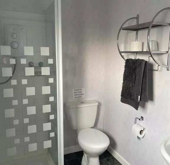 تختخواب و صبحانه Whiteways Guest House