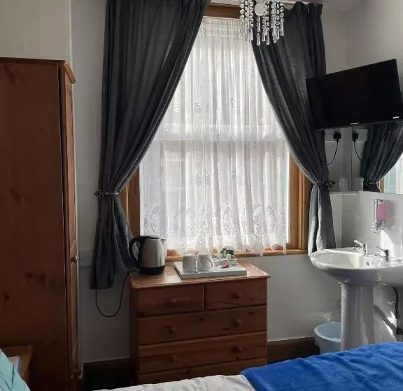 تختخواب و صبحانه Whiteways Guest House