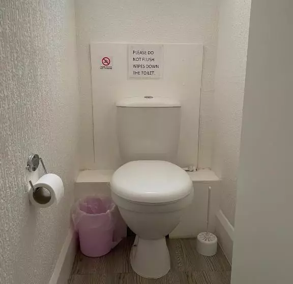تختخواب و صبحانه Whiteways Guest House