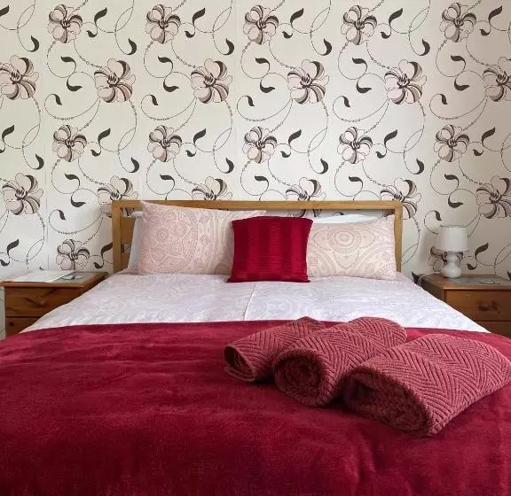 تختخواب و صبحانه Whiteways Guest House