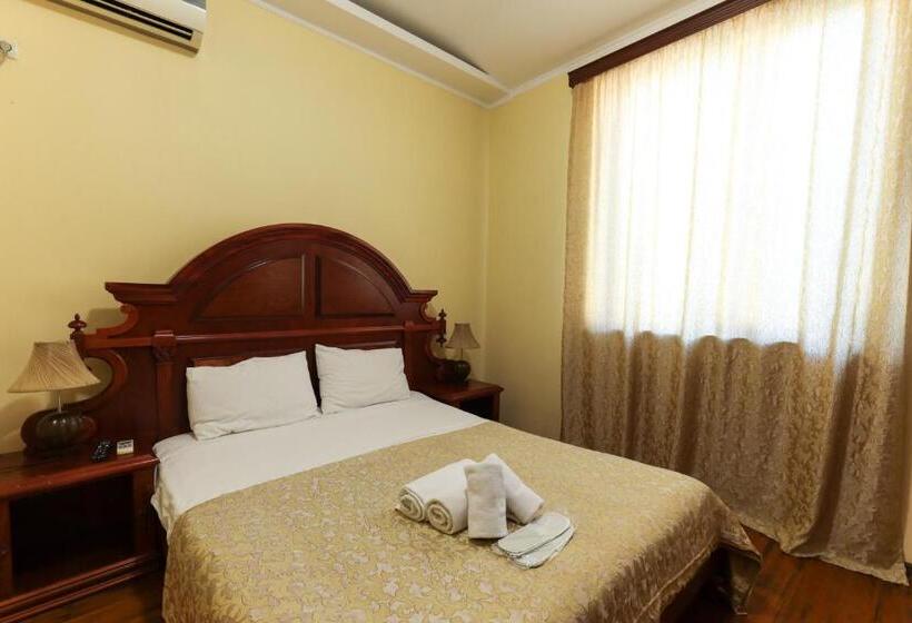 هتل Aeetes Palace