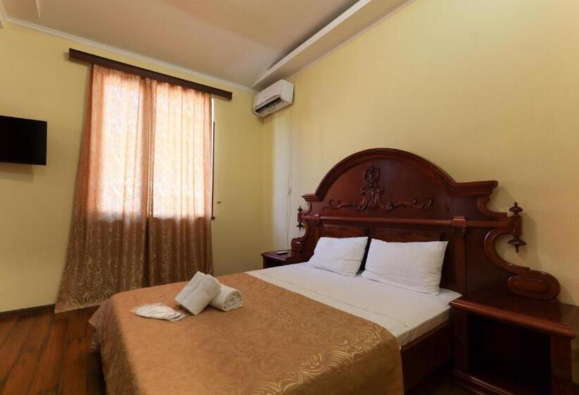 هتل Aeetes Palace