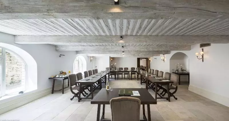 هتل Airelles Gordes, La Bastide