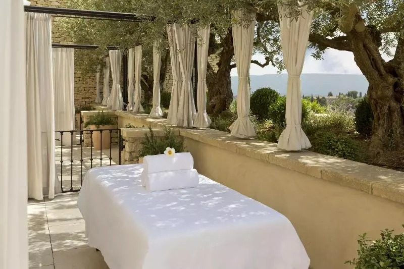 هتل Airelles Gordes, La Bastide