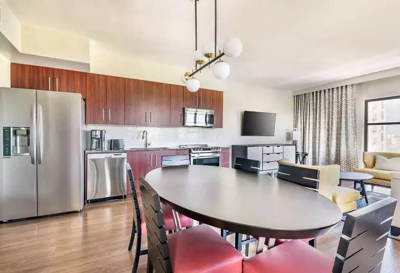 هتل Hilton Grand Vacations Club Las Palmeras Orlando