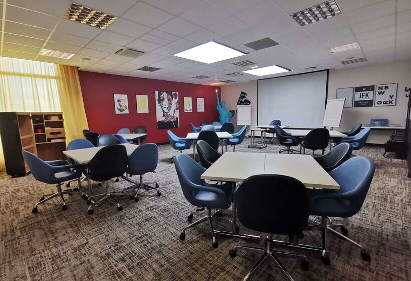 فندق Kyriad Chartres