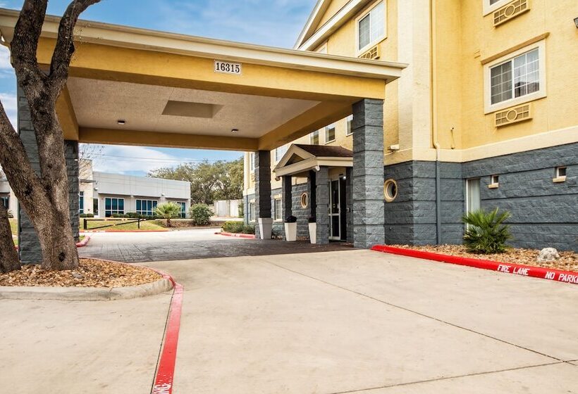 هتل Quality Inn & Suites Airport North - Stone Oak