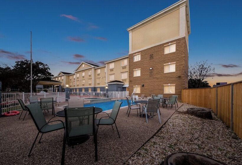 هتل Quality Inn & Suites Airport North - Stone Oak