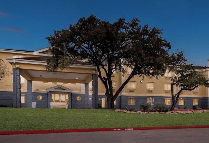 هتل Quality Inn & Suites Airport North - Stone Oak