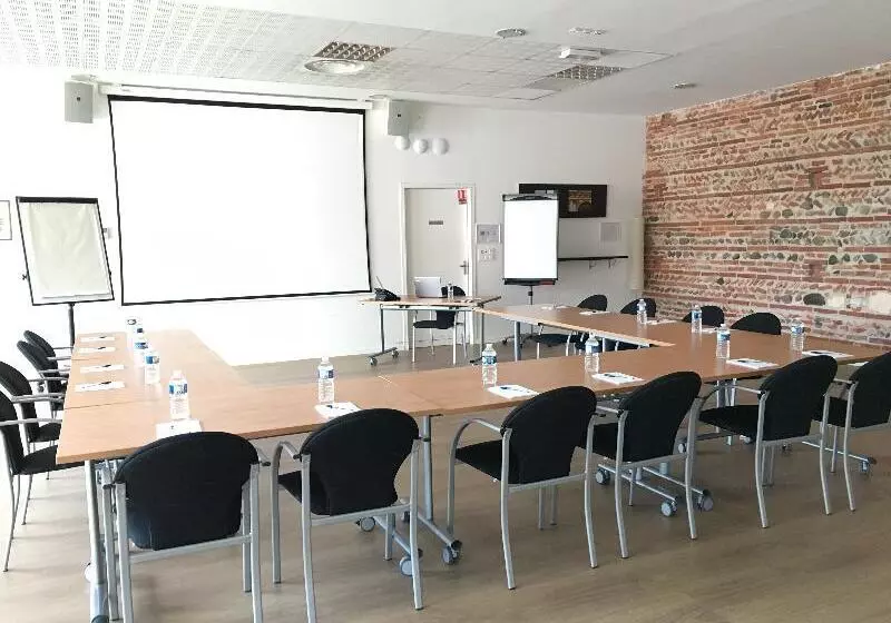 Clarion Aparthotel Toulouse Le Parc De L Escale