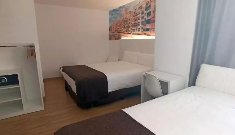 هتل Bestprice Girona