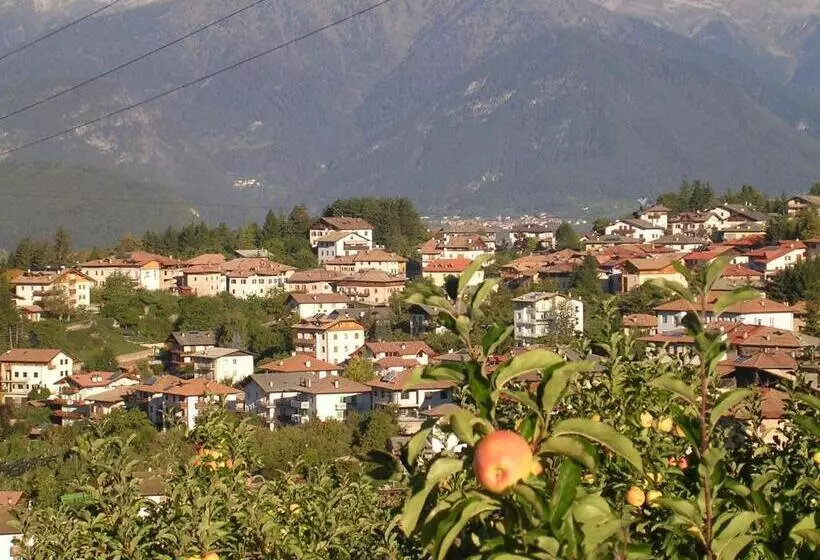 ホテル Agritur Rizzi Di Inama Ugo