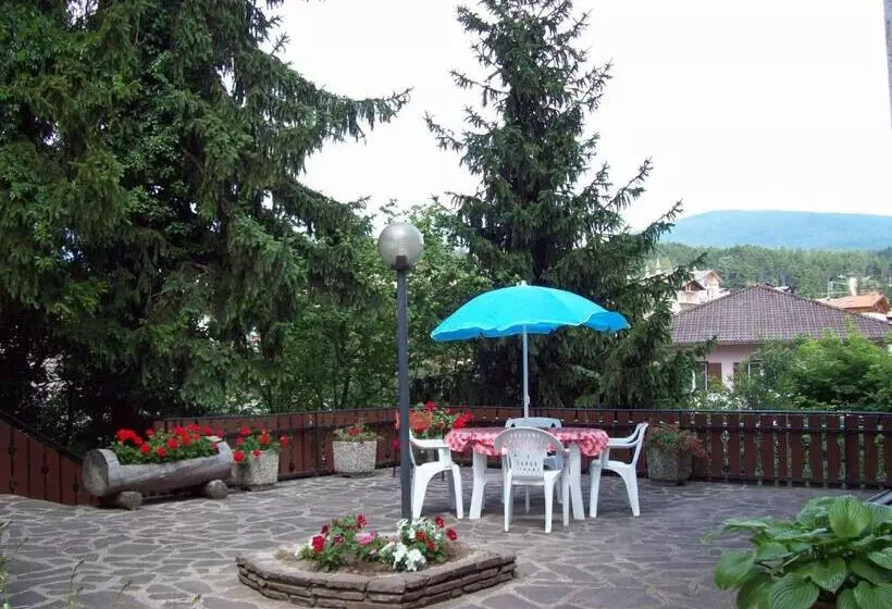 ホテル Agritur Rizzi Di Inama Ugo