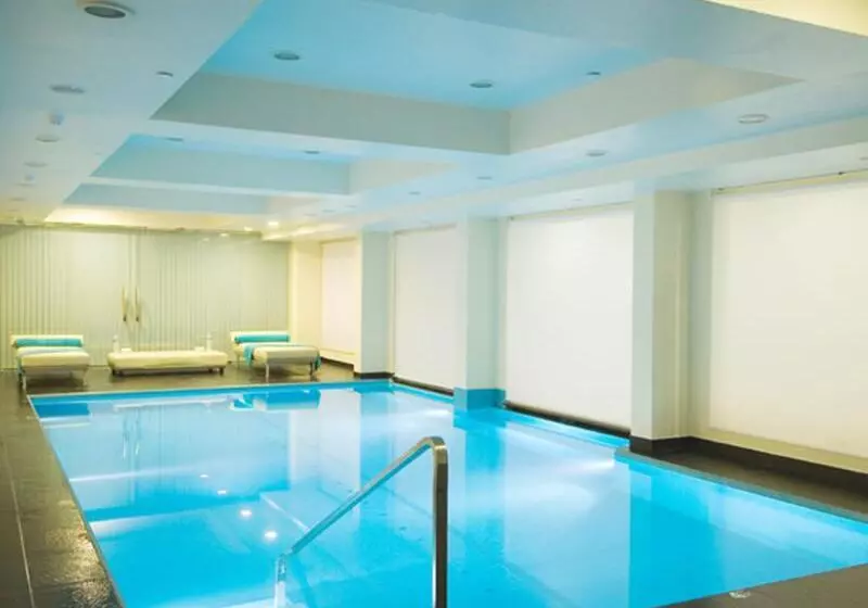 هتل Avalon Courtyard