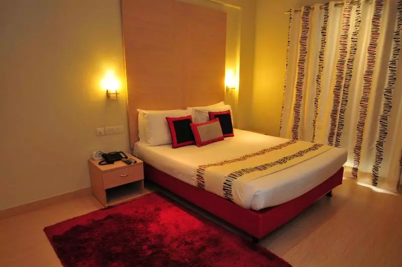 هتل Avalon Courtyard