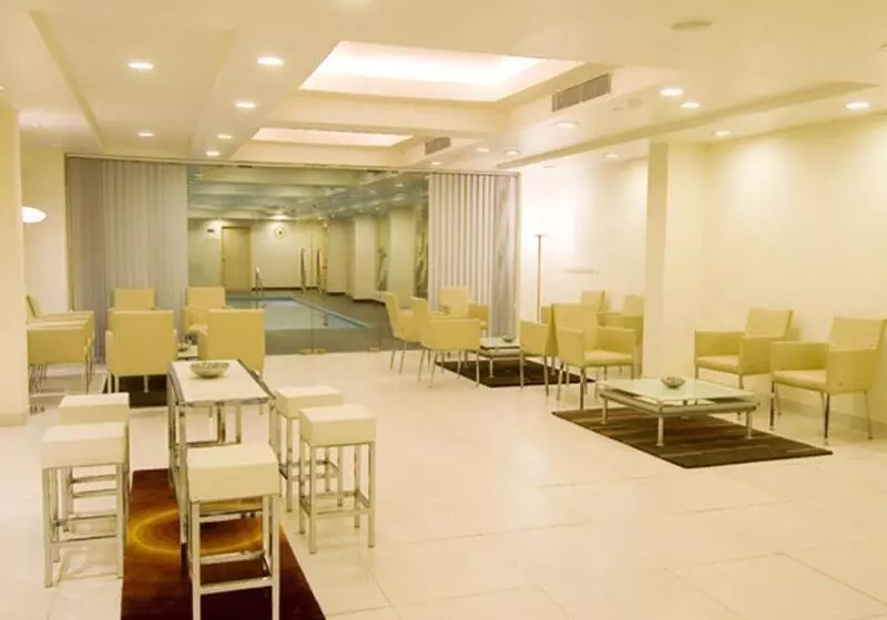 هتل Avalon Courtyard