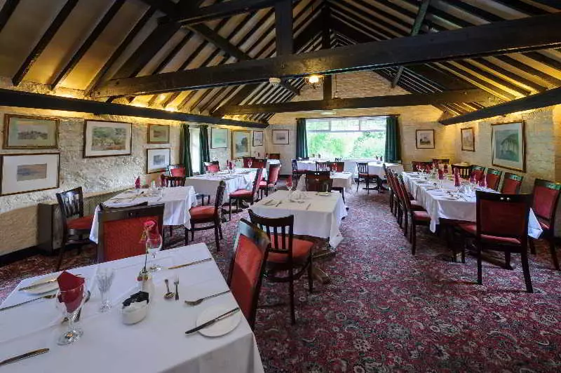 Отель Brown Trout Golf & Country Inn