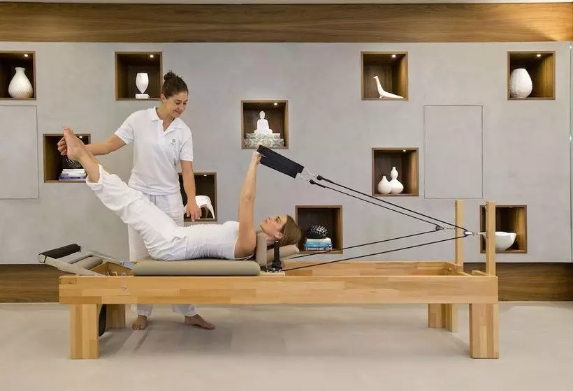 Grace Hotel, Auberge Resorts Collection