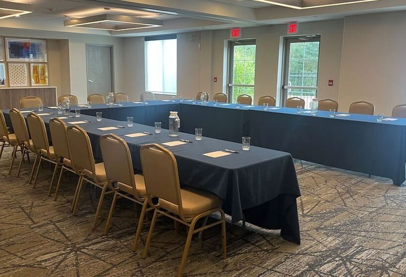 호텔 Holiday Inn Express & Suites Huntsville, An Ihg