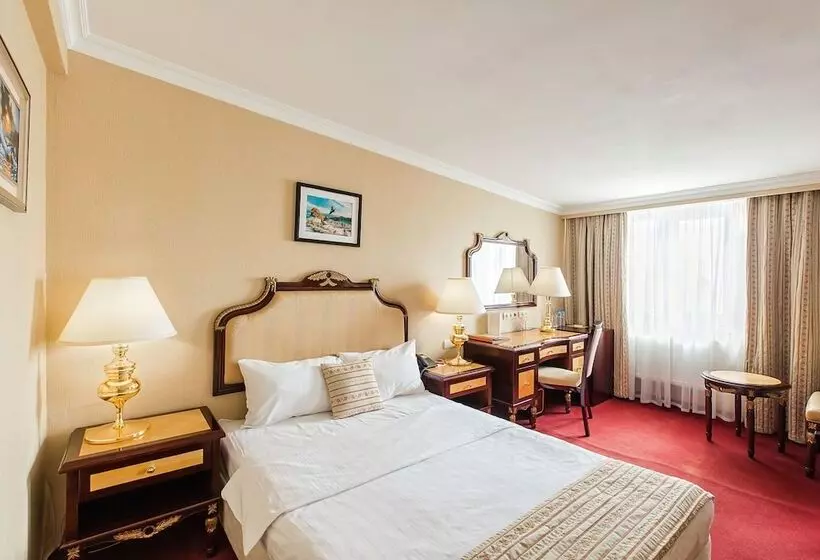 هتل Mandarin Moscow