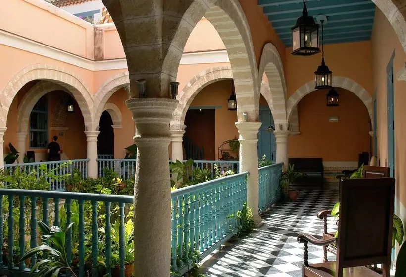 Hotelli Marques de Prado Ameno